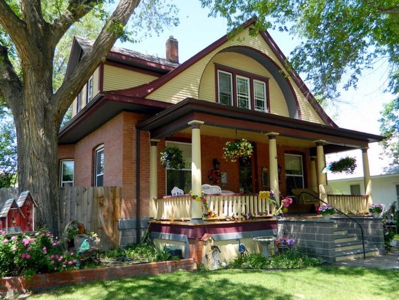 Nest Bed And Breakfast British Columbia Canada